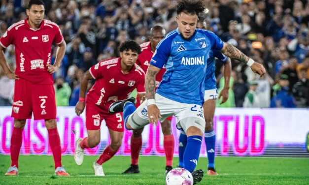 Millonarios remonta ante América y se aferra a la clasificación