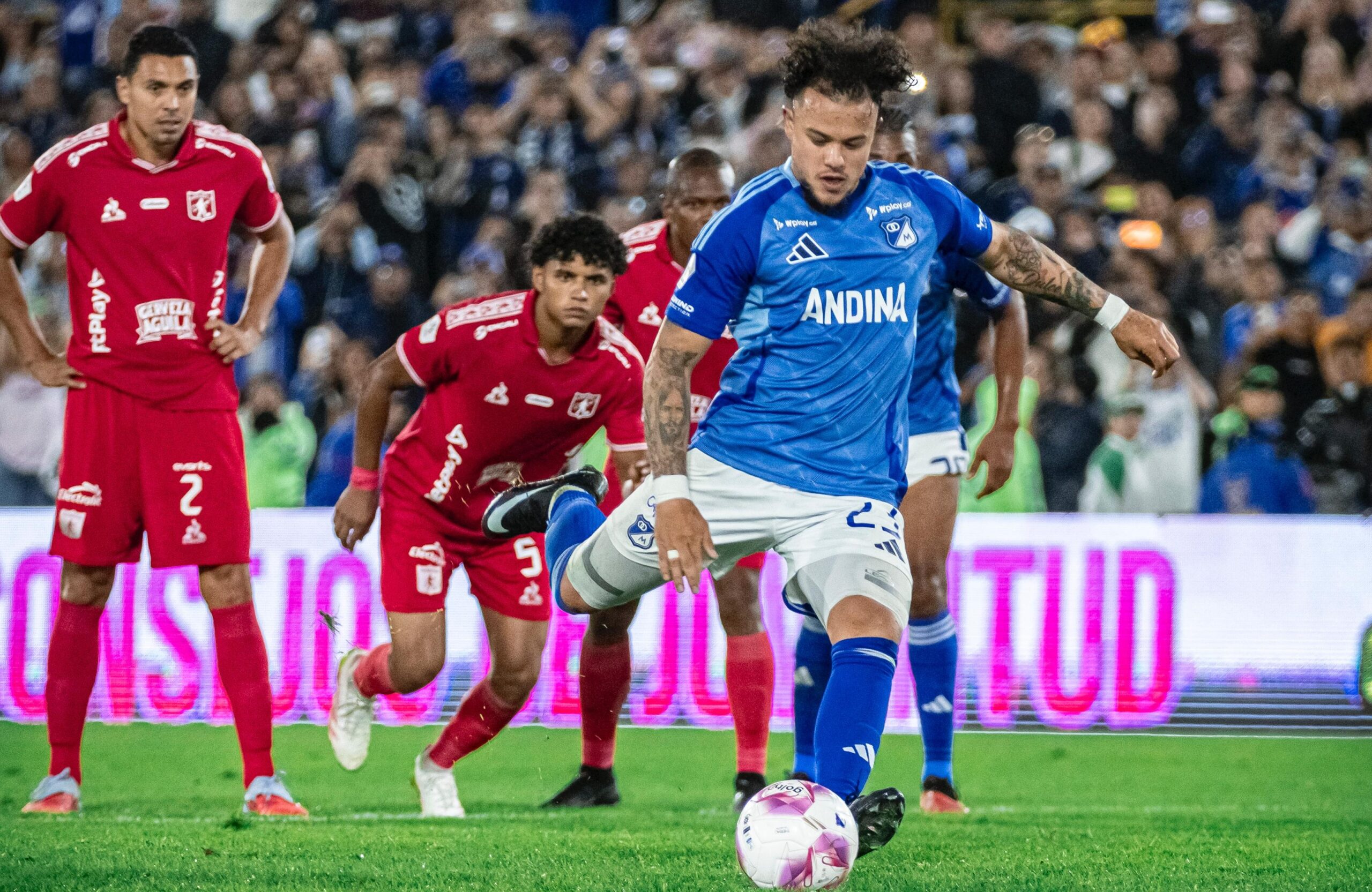 Millonarios remonta ante América y se aferra a la clasificación ...